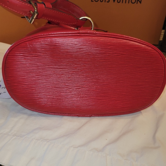 ♥️RARE LOUIS VUITTON EPI RED RANDONNEE PM - COLLECTOR'S CONDITION - Picture 11 of 17